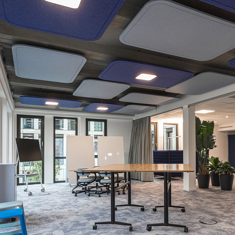 현대 디자인 음향 패널 배플 체육관 사용을 위한 흡음 및 환경 친화적인 폴리에스테르 섬유 보드 스트립 모양 현대 디자인 음향 패널 배플 체육관 사용을 위한 흡음 및 환경 친화적인 폴리에스테르 섬유 보드 스트립 모양