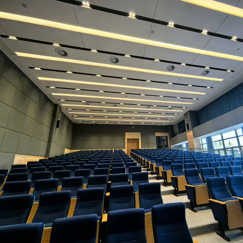 부상으로부터 사람을 보호하는 데 효과적인 스펀지가 포함된 가죽으로 감싼 음향 패널